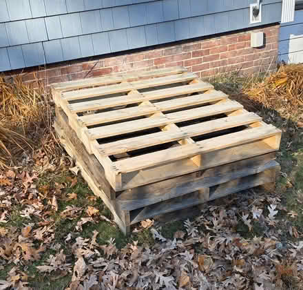 Photo of free Wood pallets (Stoneham) #1