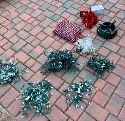 Photo of free Christmas decorations (Cherry Chase Sunnyvale) #3