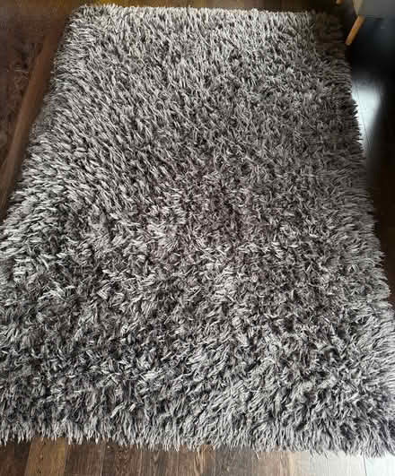 Photo of free Grey Shaggy Rug (Se266ba) #1