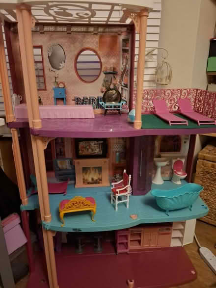 Photo of free Barbie Dreamhouse (Woodley RG5) #1