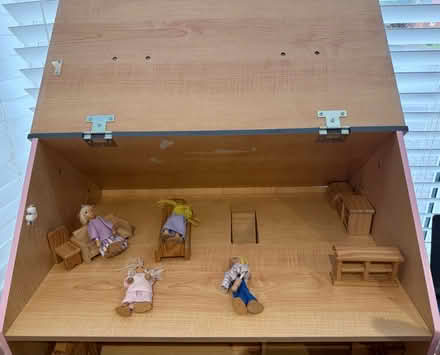 Photo of free Dolls house, furniture & dolls (RG40 Finchampstead) #4