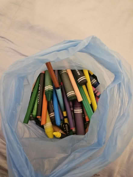 Photo of free bag of crayons (EC1R) #1