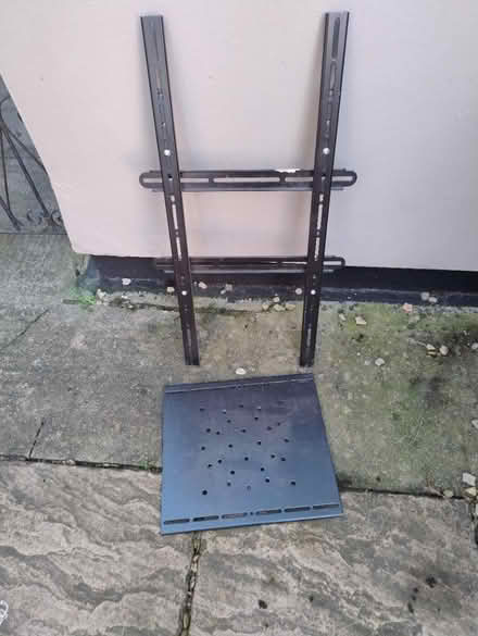 Photo of free Tv wall bracket (GL10) #1