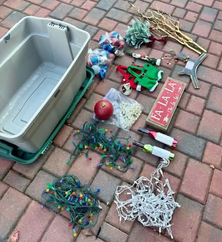 Photo of free Christmas decorations (Cherry Chase Sunnyvale) #4