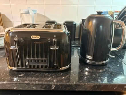 Photo of free Breville Toaster & kettle (UB1) #1