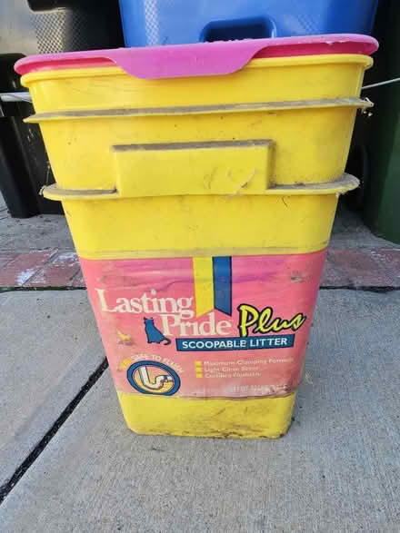 Photo of free Cat litter (Sevenhills) #1