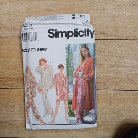 Photo of free Simplicity sleepwear pattern 9250 (Sydenham SE26) #1