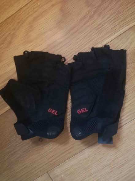 Photo of free Pair if mens gore Cycling gloves (Streatham SW16) #2