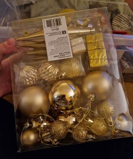 Photo of free Gold christmas tree decorations (Wildridings RG12) #1