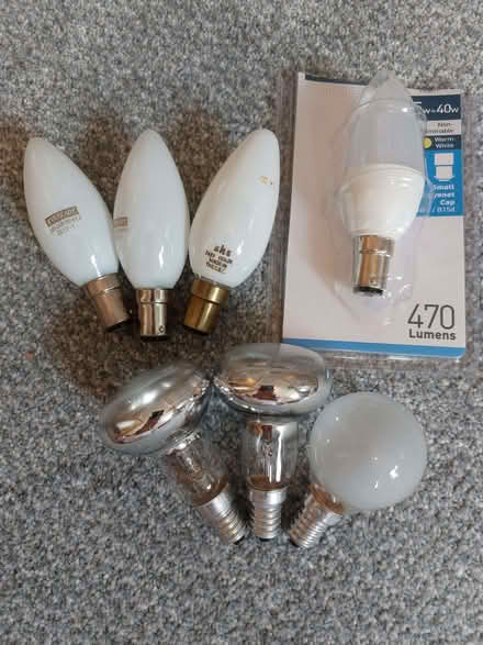 Photo of free Small bayonet and screw light bulbs (Humphrey's End GL6) #1