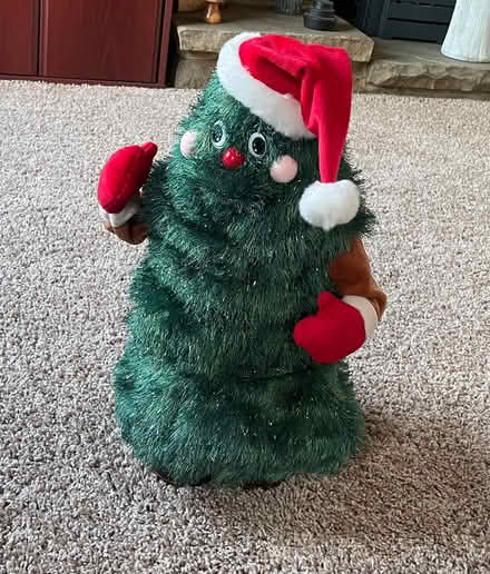 Photo of free Singing & dancing Xmas tree (Woodley RG5) #1