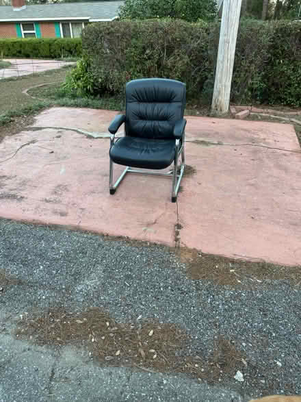 Photo of free Curb alert: chair (Near Bada Bean) #1