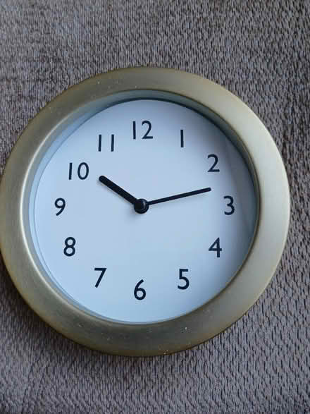 Photo of free 7½" clock (Southdown BA2) #1