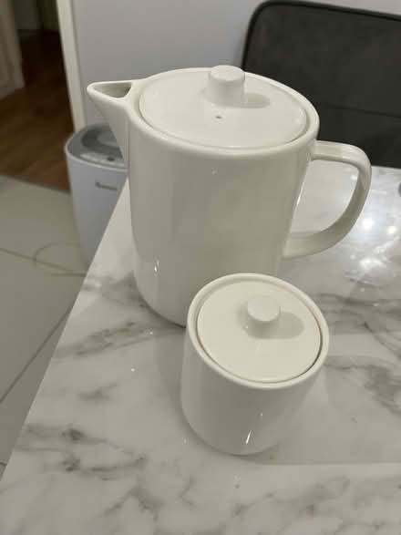 Photo of free Teapot and sugar pot (Uxbridge UB8) #1