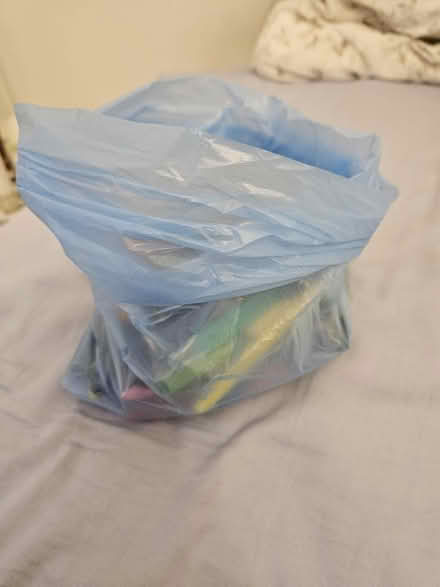 Photo of free bag of crayons (EC1R) #2