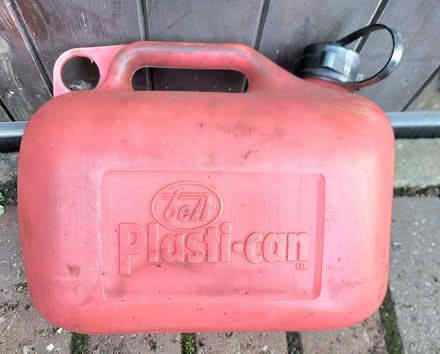 Photo of free Plastic fuel can (Thatcham RG19) #1