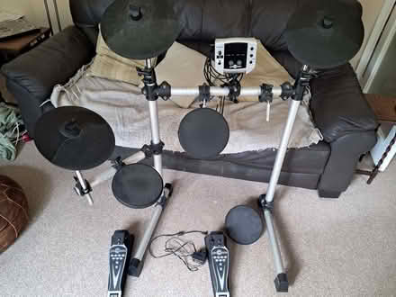 Photo of free Electronic drum kit (DD400) (Moseley B13) #1