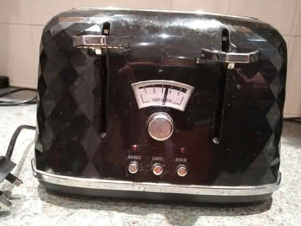 Photo of free Four-slot toaster (only two slots working) (West Croydon CR0) #2