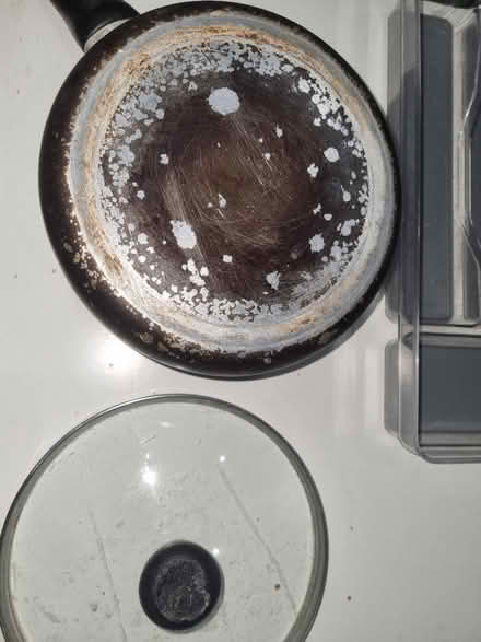 Photo of free Sauce pan, non stick coating (EN11 rye house area) #3