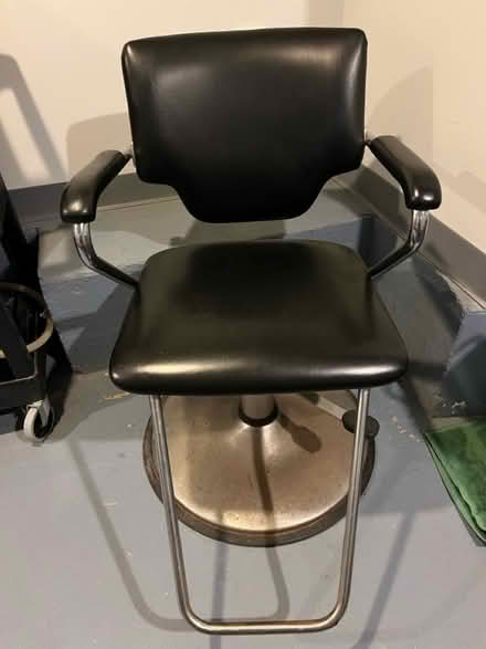 Photo of free Hair cutting chair (Somerville, Spring Hill) #1