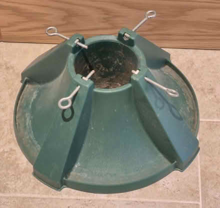 Photo of free Christmas tree stand with water container (Normandy GU3) #1