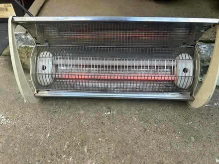 Photo of free Small electric fire (Elmdon Heath B91) #3