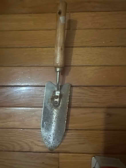 Photo of free Gardening trowel (Stuyvesant Heights) #1