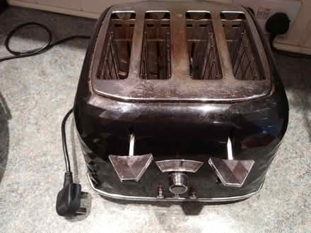 Photo of free Four-slot toaster (only two slots working) (West Croydon CR0) #1