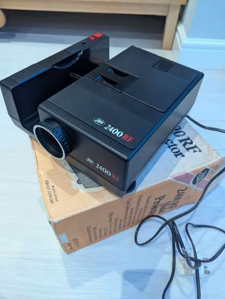 Photo of free Slide projector and slide cassettes (Eastbourne BN21) #1
