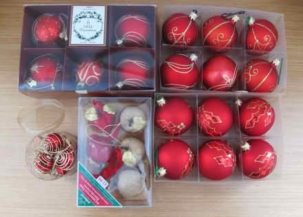 Photo of free Red & gold Christmas tree decorations (Caldecott OX14) #1