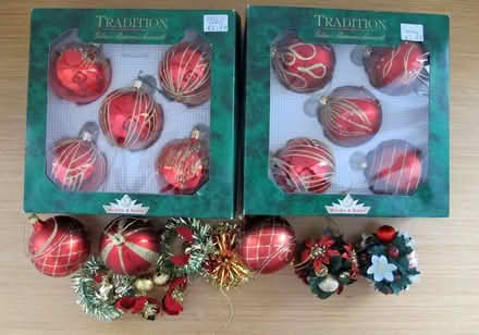Photo of free Red & gold Christmas tree decorations (Caldecott OX14) #2