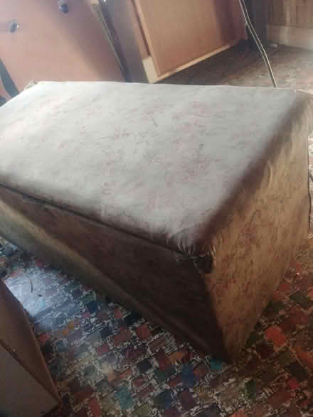 Photo of free Vintage ottoman (Nr South Norwood Lakes SE19) #2