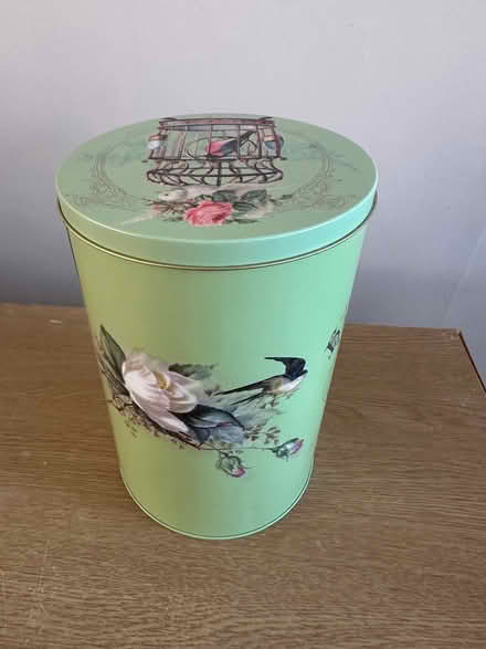Photo of free Empty biscuit tin (Old Woking GU22) #3