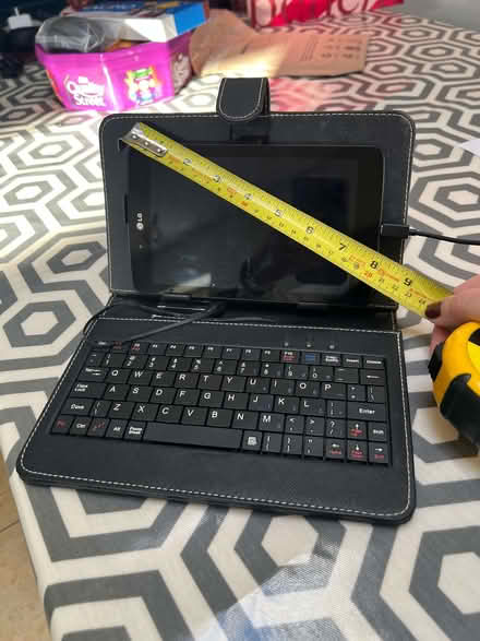 Photo of free 8" LG Tablet with integrated keyboard, case and charger (Raynes Park SW20) #3
