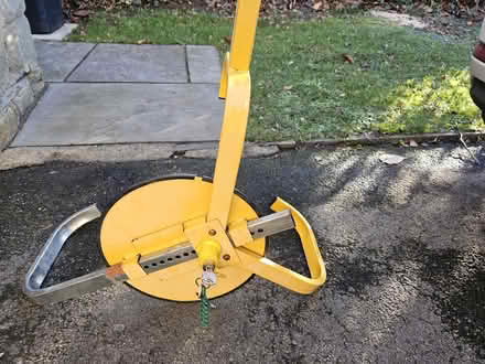 Photo of free Wheel clamp (Spacey Houses HG3) #2