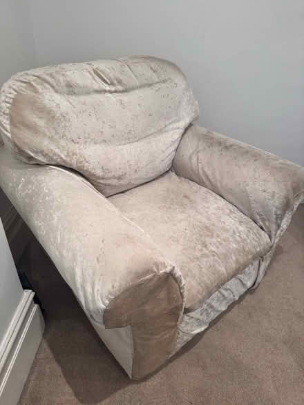 Photo of free Large armchair (Finchley Church End N3) #1