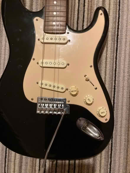 Photo of free Electric Guitar (Edinburgh EH5) #3