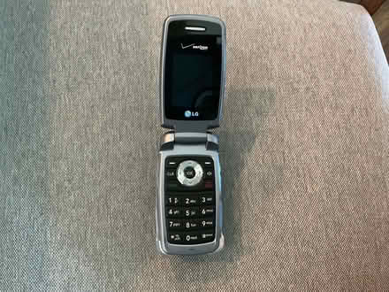 Photo of free Basic small LG flip phone (Lewes, DE near Lowe’s) #2