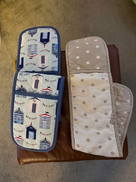 Photo of free Traditional oven gloves (Horndean PO8) #1