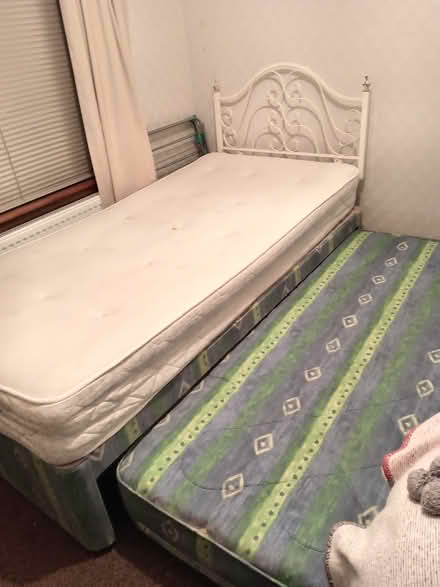Photo of free trundle bed with 2 mattresses (Erskine PA8) #3
