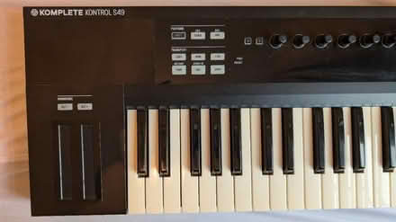 Photo of free MIDI keyboard - komplete kontrol (Stavordale Rd N5) #1