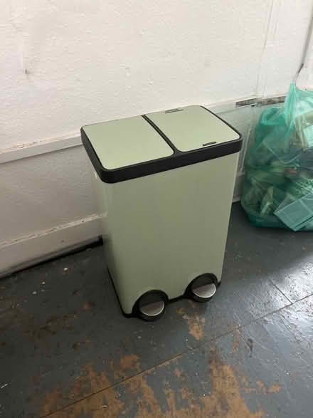 Photo of free Double bin (Hackney Central E9) #1