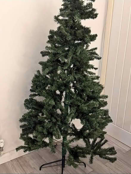Photo of free 6ft Christmas Tree (Hp2 Hemel Hempstead) #2