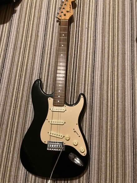 Photo of free Electric Guitar (Edinburgh EH5) #4