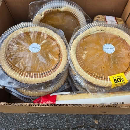 Photo of free Pumpkin Pies (Chiquita Av MtnVw) #1