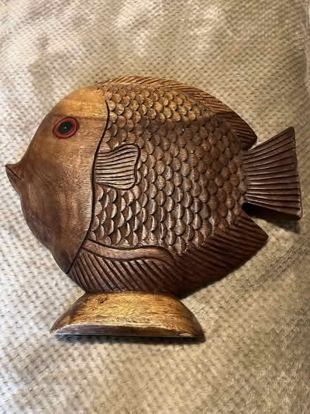 Photo of free carved wooden fish (Bridgewood Gate ME5) #2