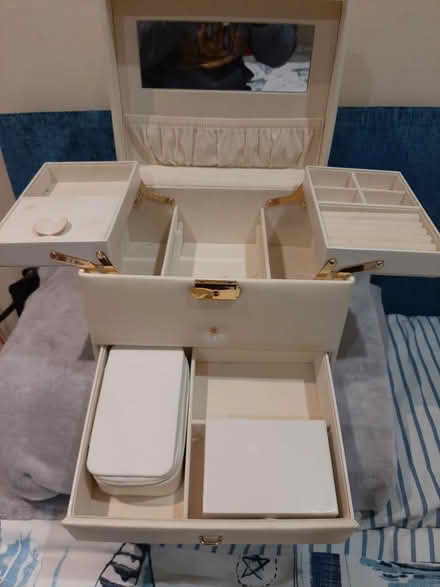 Photo of free Cream jewellery box (South norwood SE25) #3