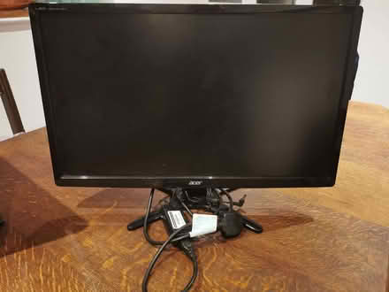 Photo of free 24 inch computer monitor (Underbarrow LA8) #2