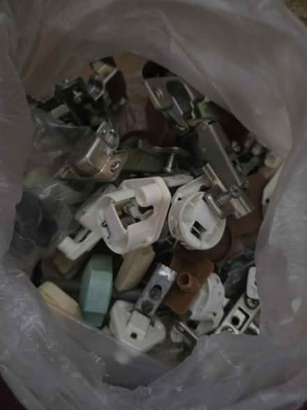 Photo of free bag of fixings (Sandy SG19) #1