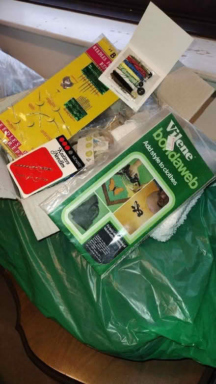Photo of free buttons, needles & sewing stuff. (Monks Hill CR2) #1